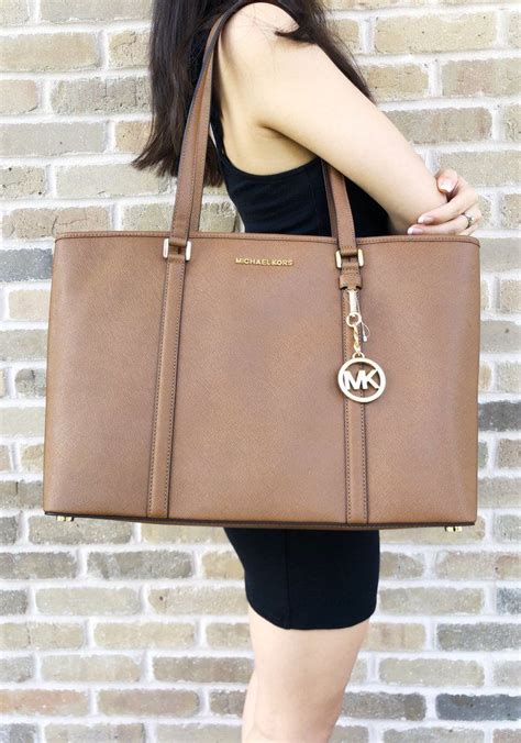 Results for michael kors handbags 